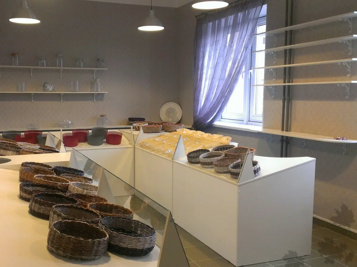 Меблировка магазина сладостей от Premier Garden 1