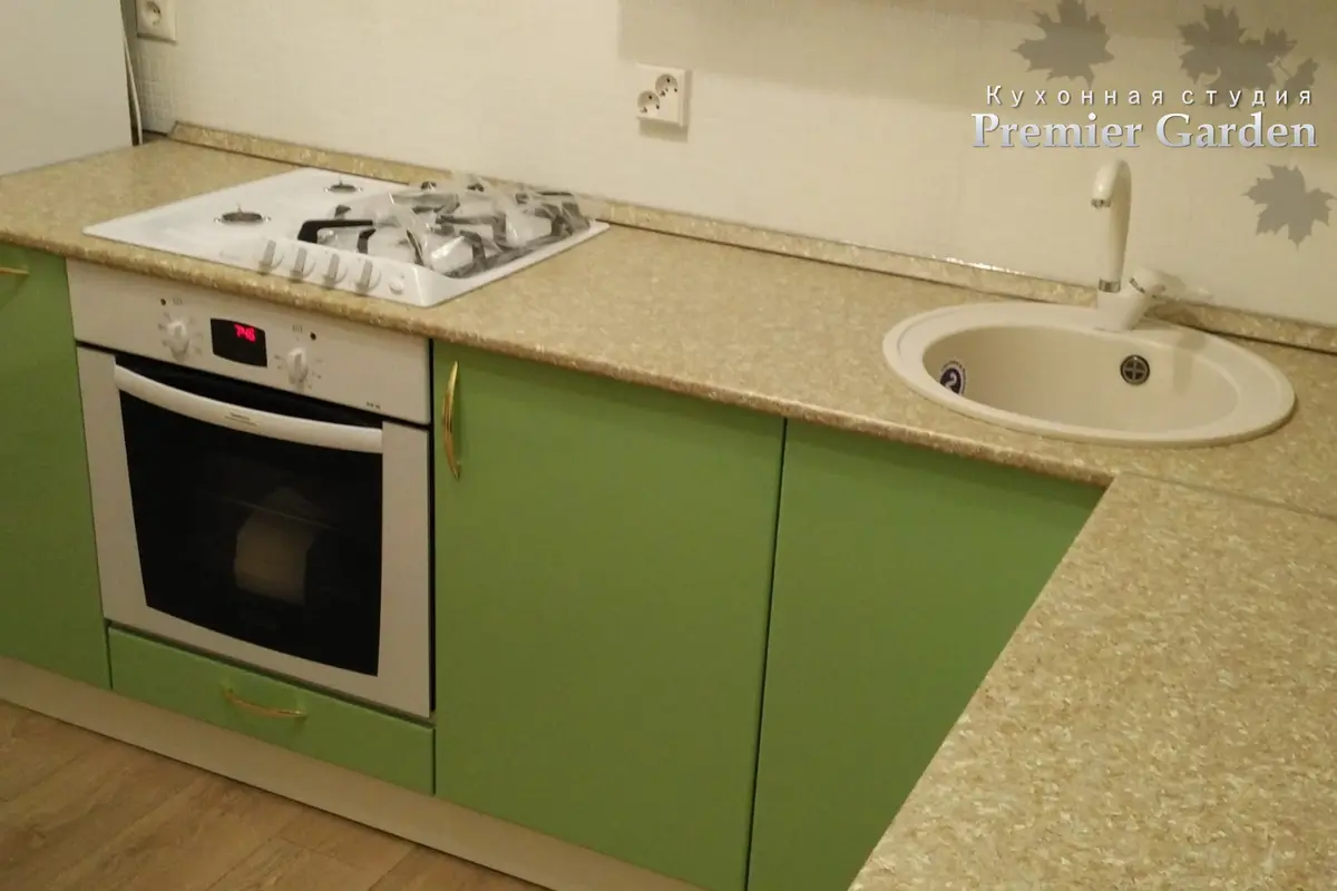 Кухня в зеленых тонах от Premier Garden 1