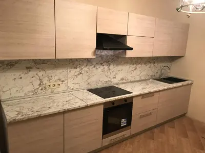 Древесная кухня с мрамором от Premier Garden