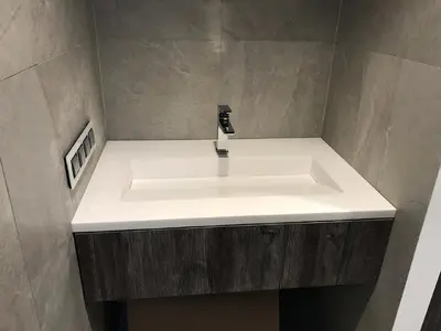 Столешница и раковина для ванной комнаты из искусственного камня Staron EY510 Metallic Yukon