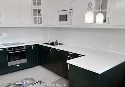 Staron: белая кухонная столешница из искусственного камня